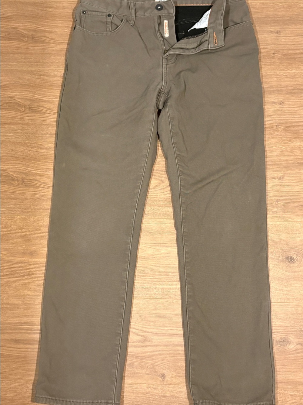 Men’s Straight Chino Pants in Olive
